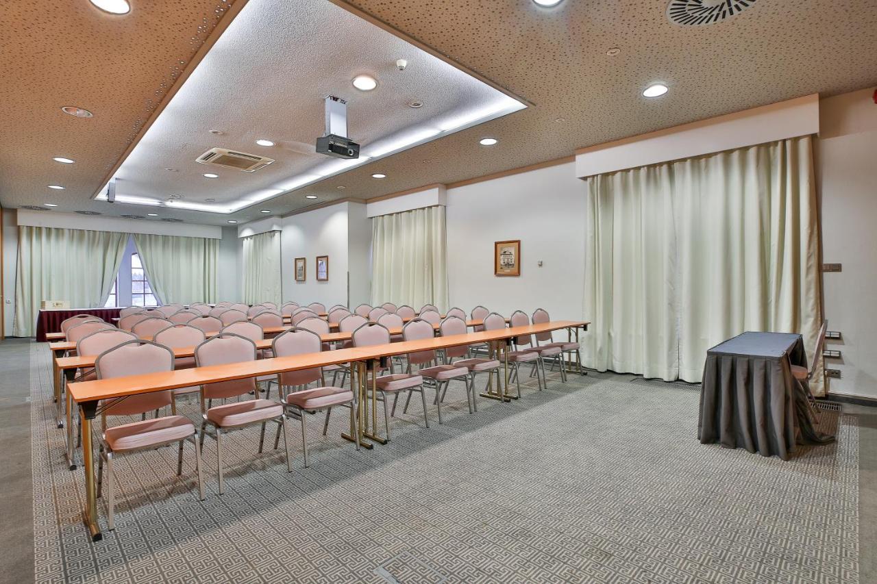 Lh Hotel Dvorak Tabor Congress & Wellness Exterior photo